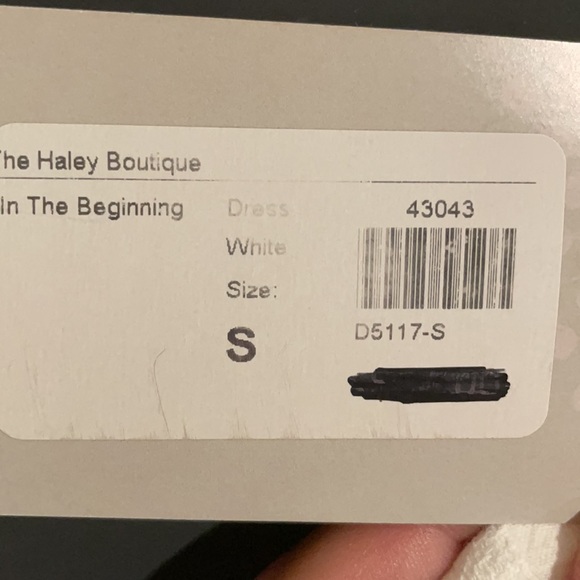 White summer boutique dress - Picture 3 of 3